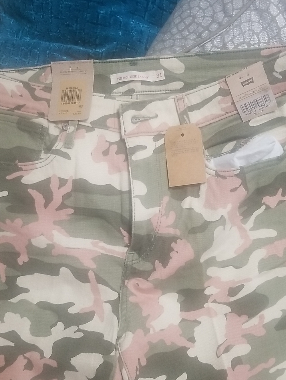 Levi's Camo Skinny Jeans in Pink, Olive & White
